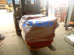 福瑞得機(jī)械座駕壓路機(jī)，平板夯成功裝車及時發(fā)貨