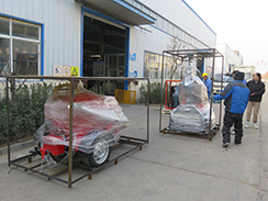 福瑞得機(jī)械1臺(tái)灌縫機(jī)，1臺(tái)移動(dòng)燈車，一臺(tái)馬路吹風(fēng)機(jī)打包裝柜出口新加坡