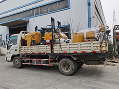 福瑞得機(jī)械雙輪壓路機(jī)、灌縫機(jī)發(fā)往江蘇